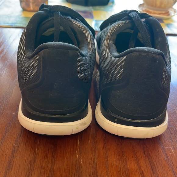 Black womens Nike FAree 4.0. Excellent condition. Worn once. - Picture 5 of 6